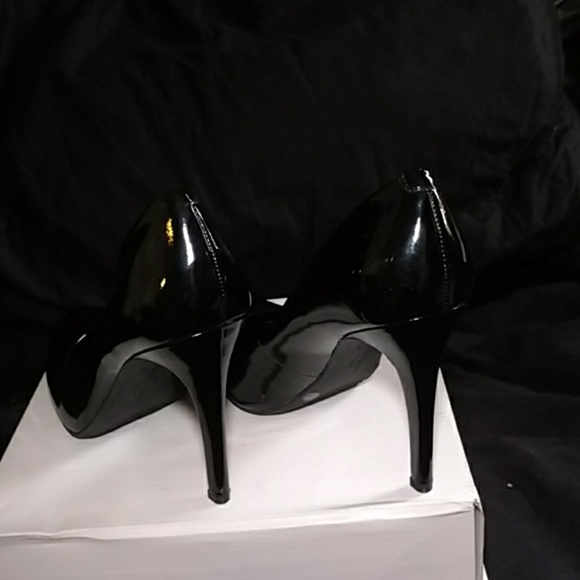 Shoes - Picture 3 of 4